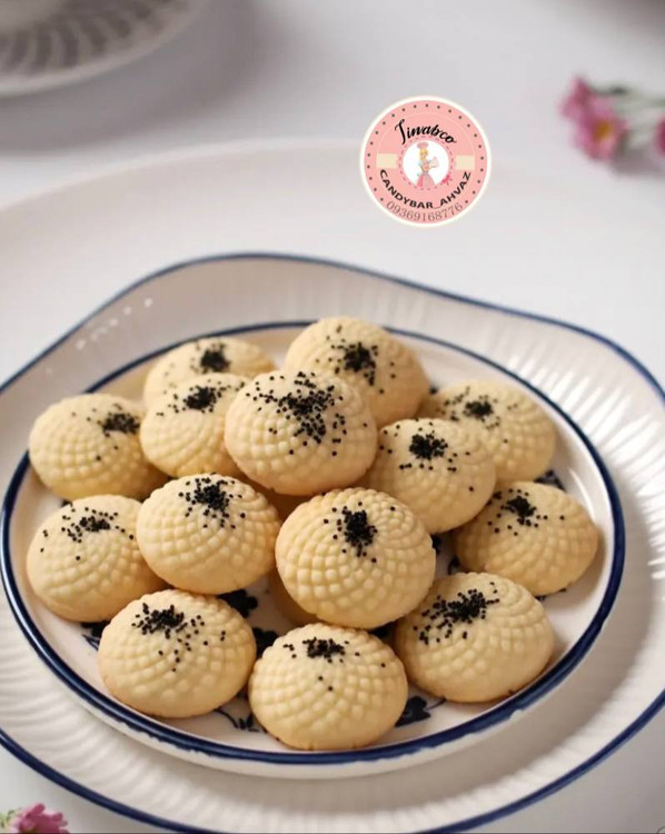 شیرینی برنجی اصیل با دیزاین تخم خرفه